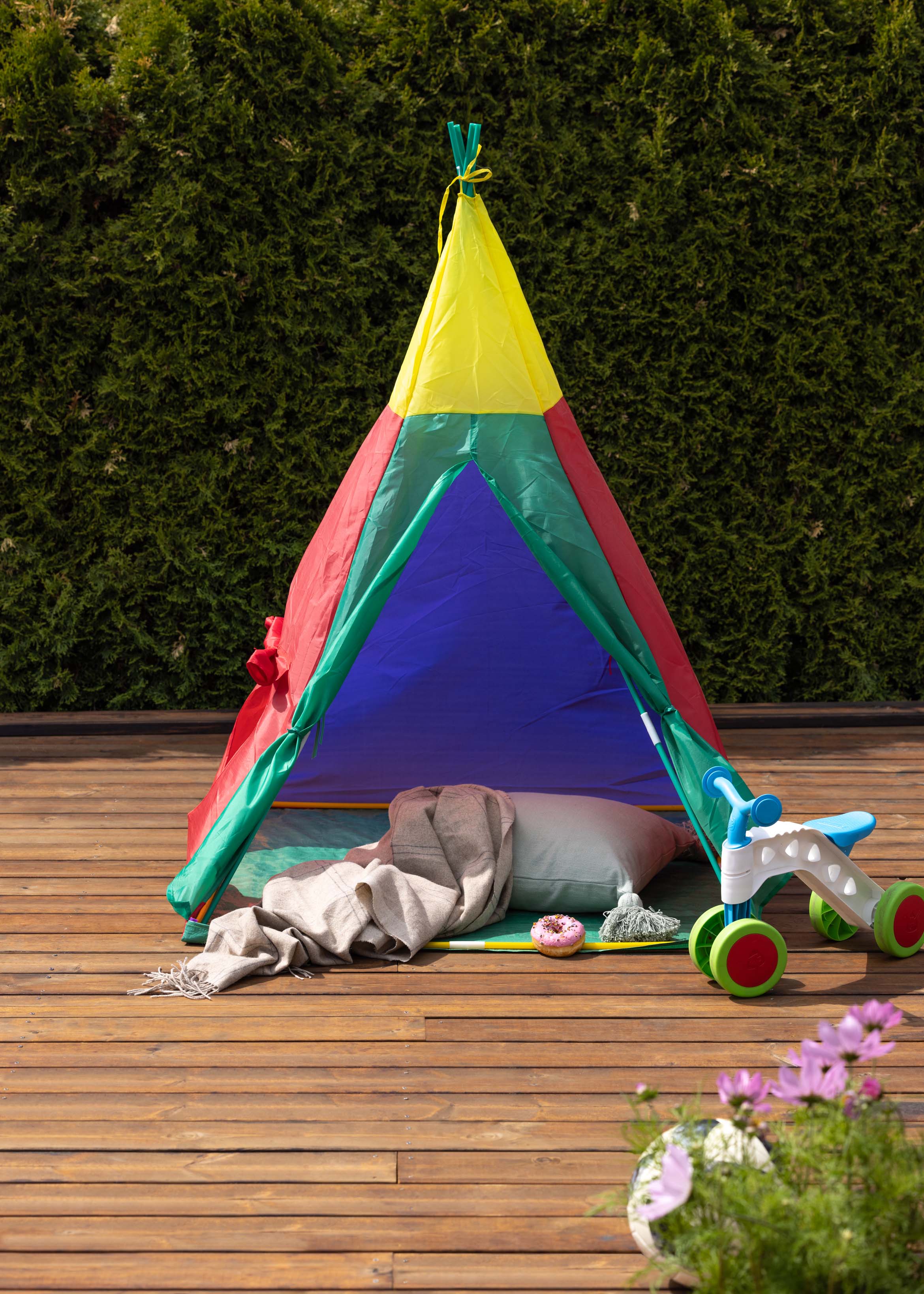 Moelven Brun royal terrasse med leketelt