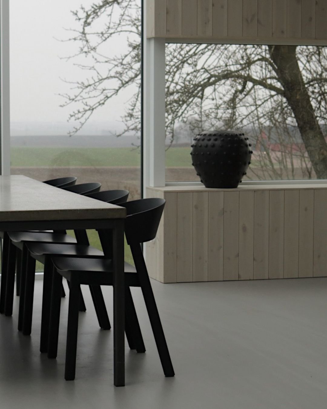 Beiset sprekkpanel i fargen Morgendis