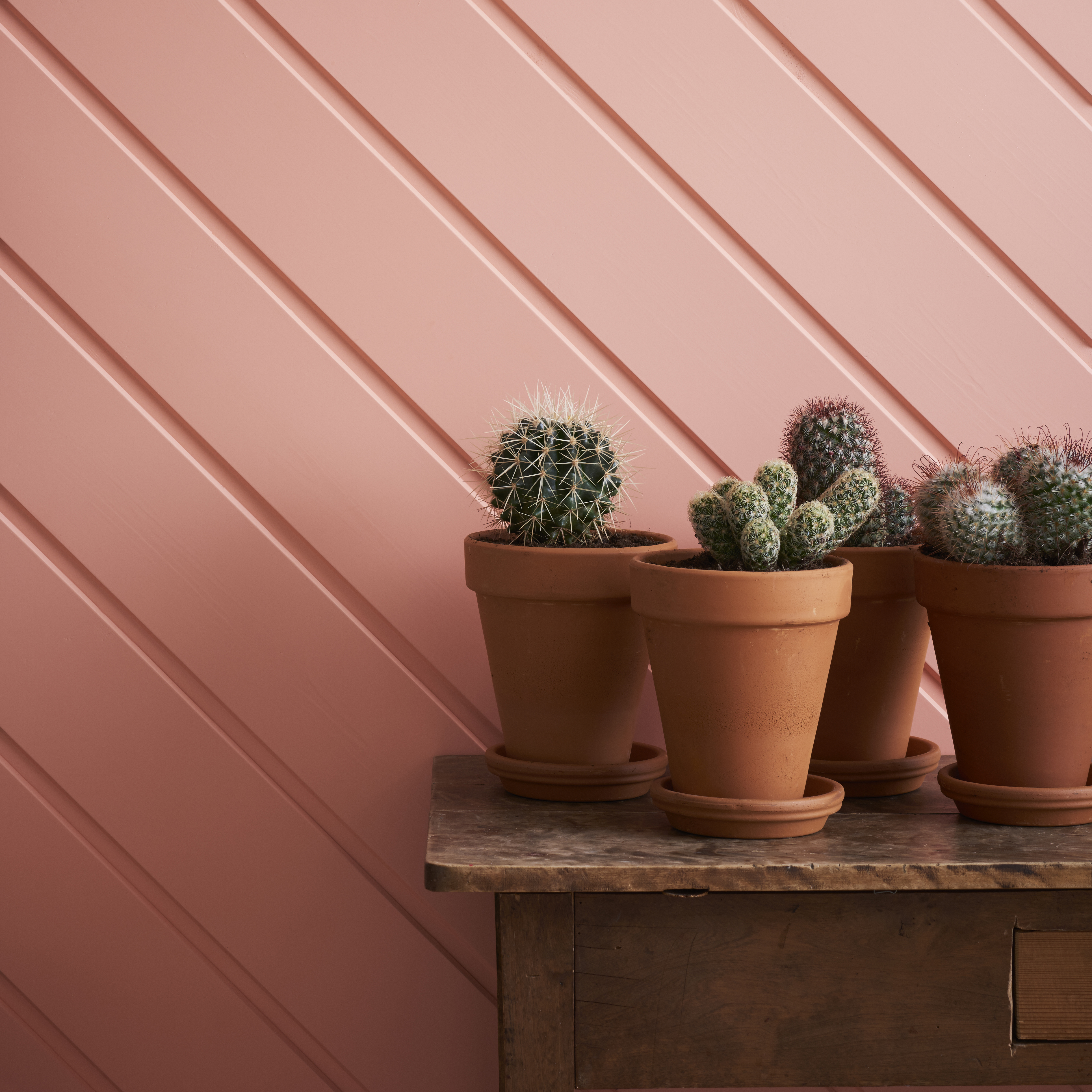 Skygge skrå spesialtmalt i NCS-S0540-Y90R