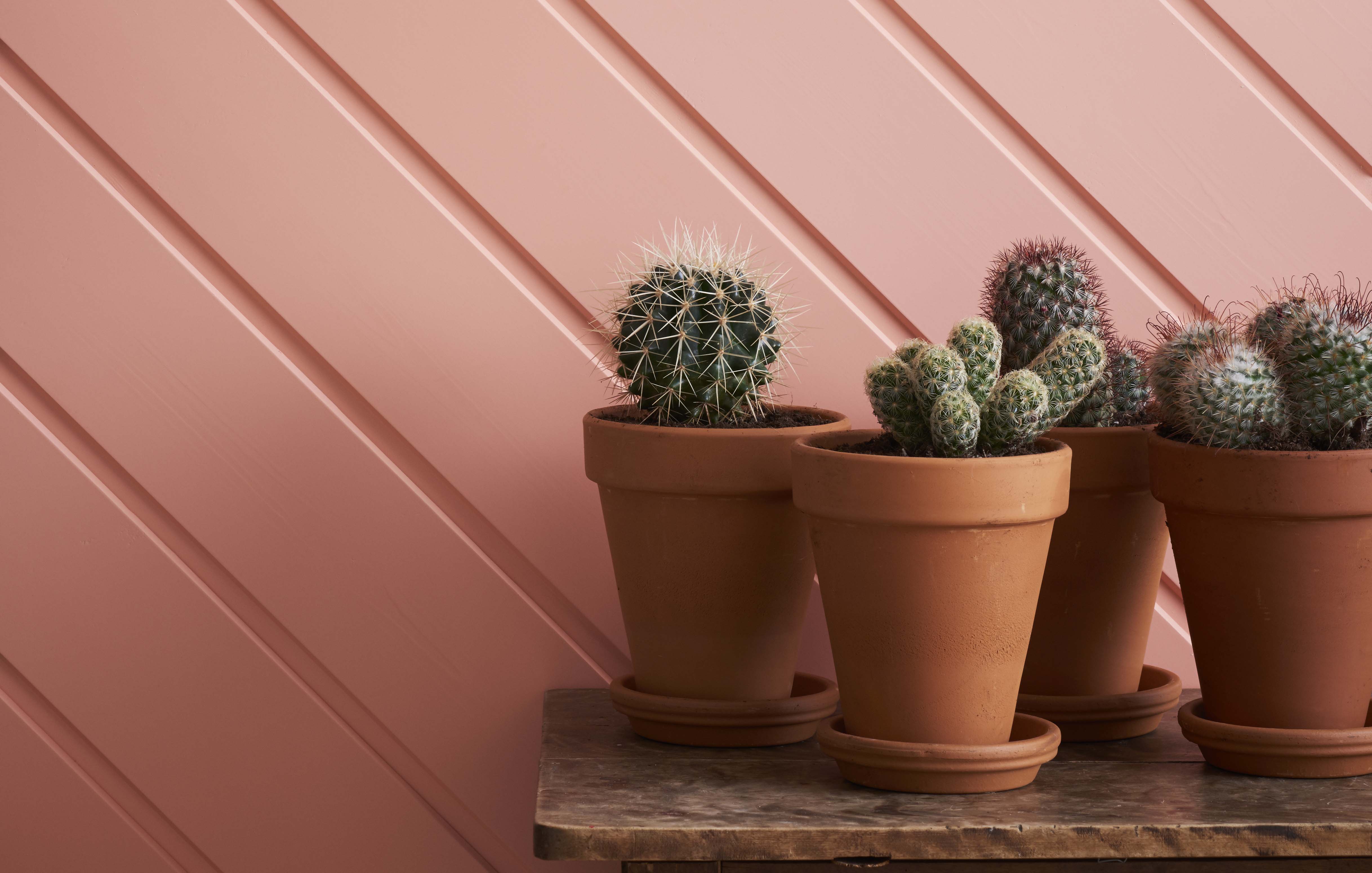 Moelven Skygge skrå ferdigmalt panel